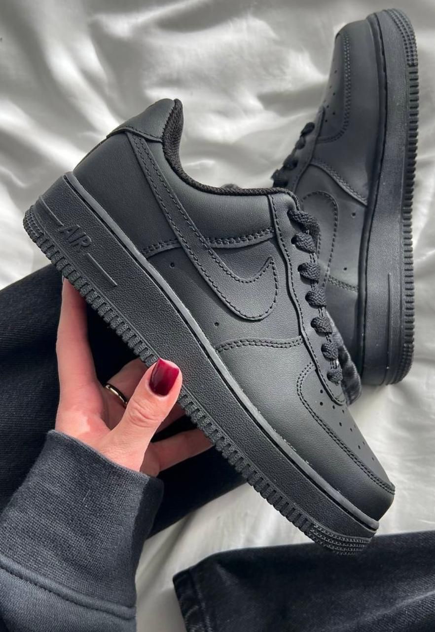 NIKE AIR FORCE 1