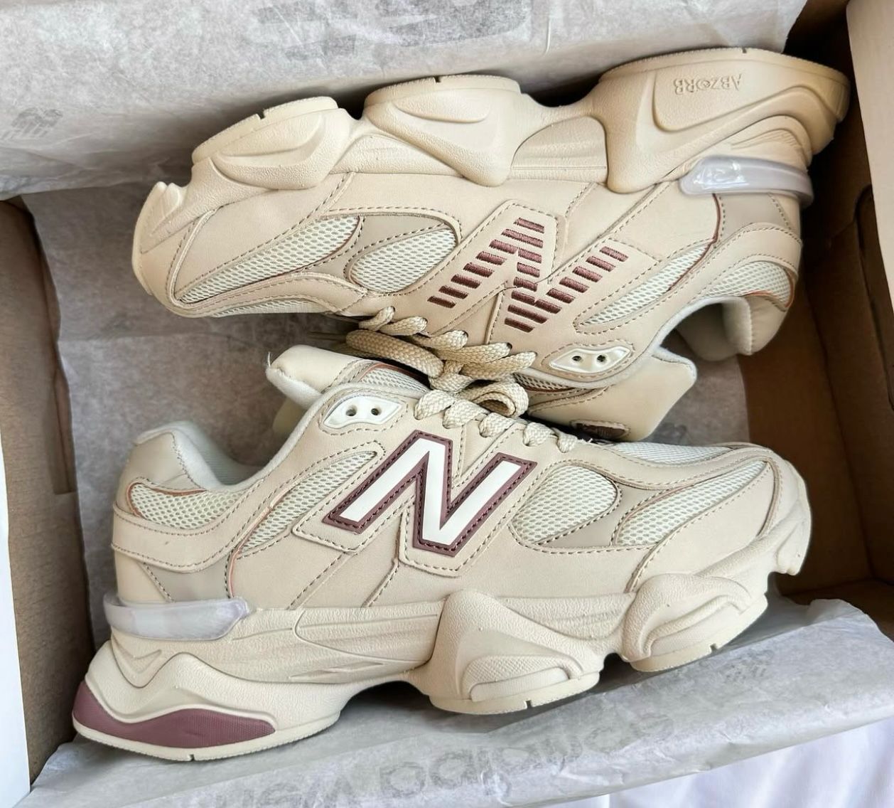 NEW BALANCE 9060