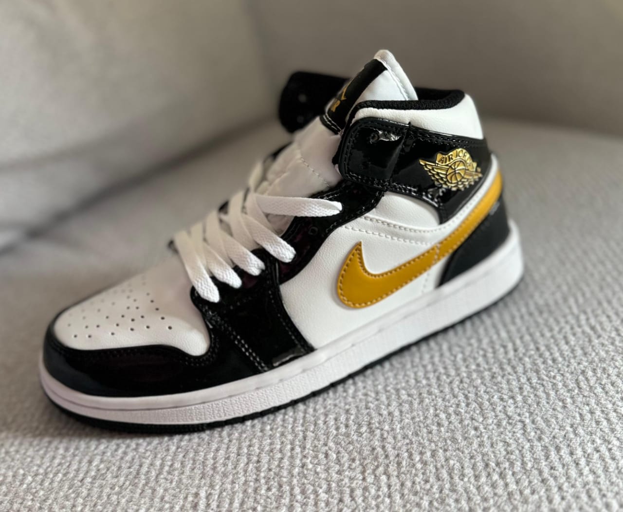 NIKE AIR JORDAN 1 MID PATENT SE