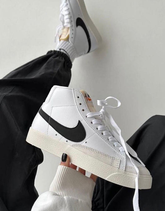 NIKE BLAZER