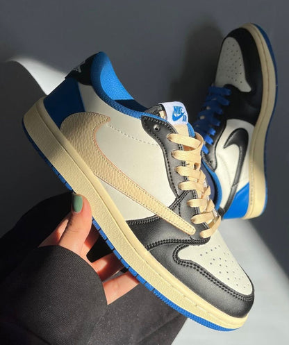 NIKE TRAVISS SCOTT